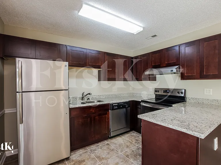 3204 Faircroft Way — Photo 9