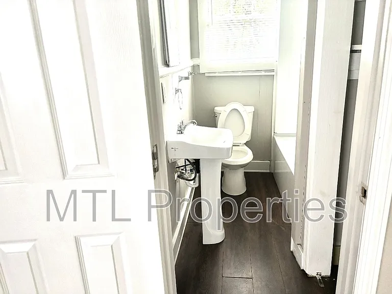 2239 Center St — Photo 7