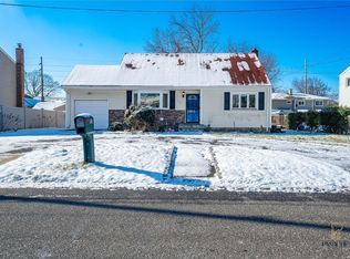 129 N Arizona Rd, West Babylon, NY 11704