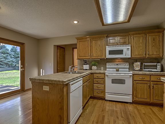 5th image of 5027 Chouteau St