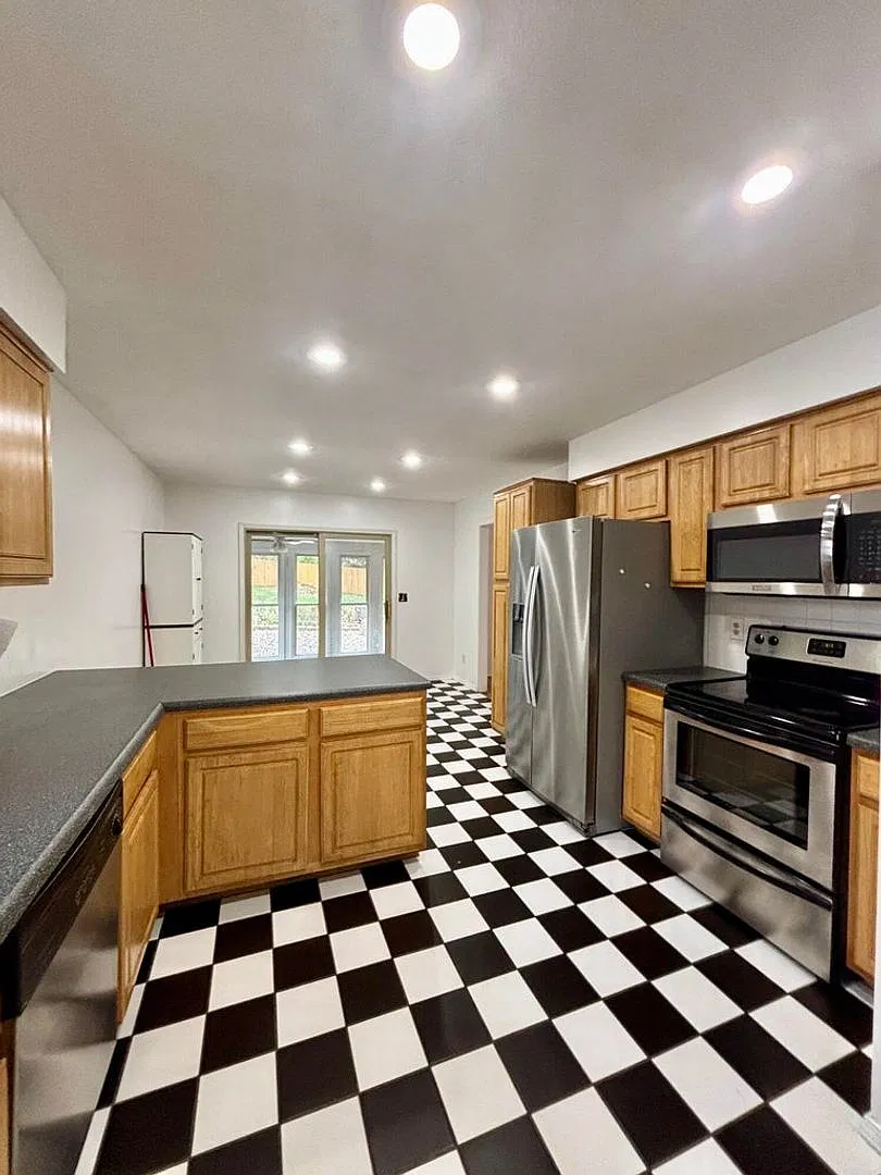 Coming Soon! Battlefield Home With Sunroom — Photo 3