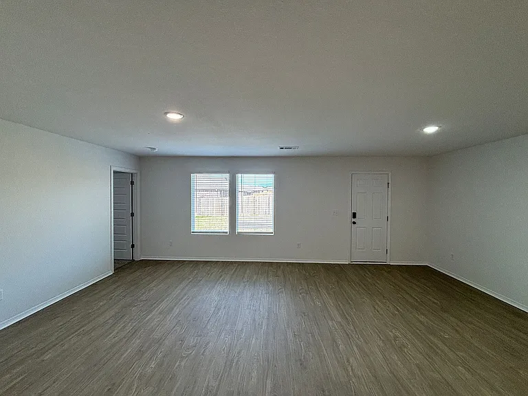 141 Preston Ln — Photo 10