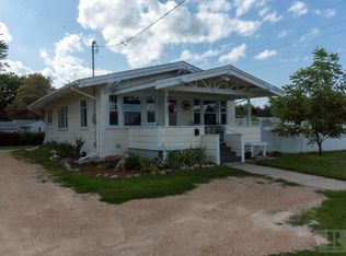 720 4th St NE, Hampton, IA 50441