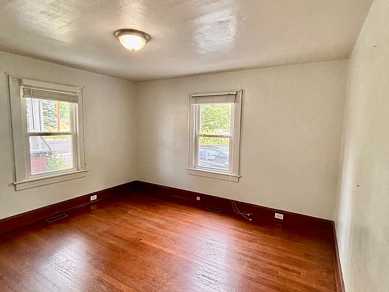 1526 20th St NE — Photo 6