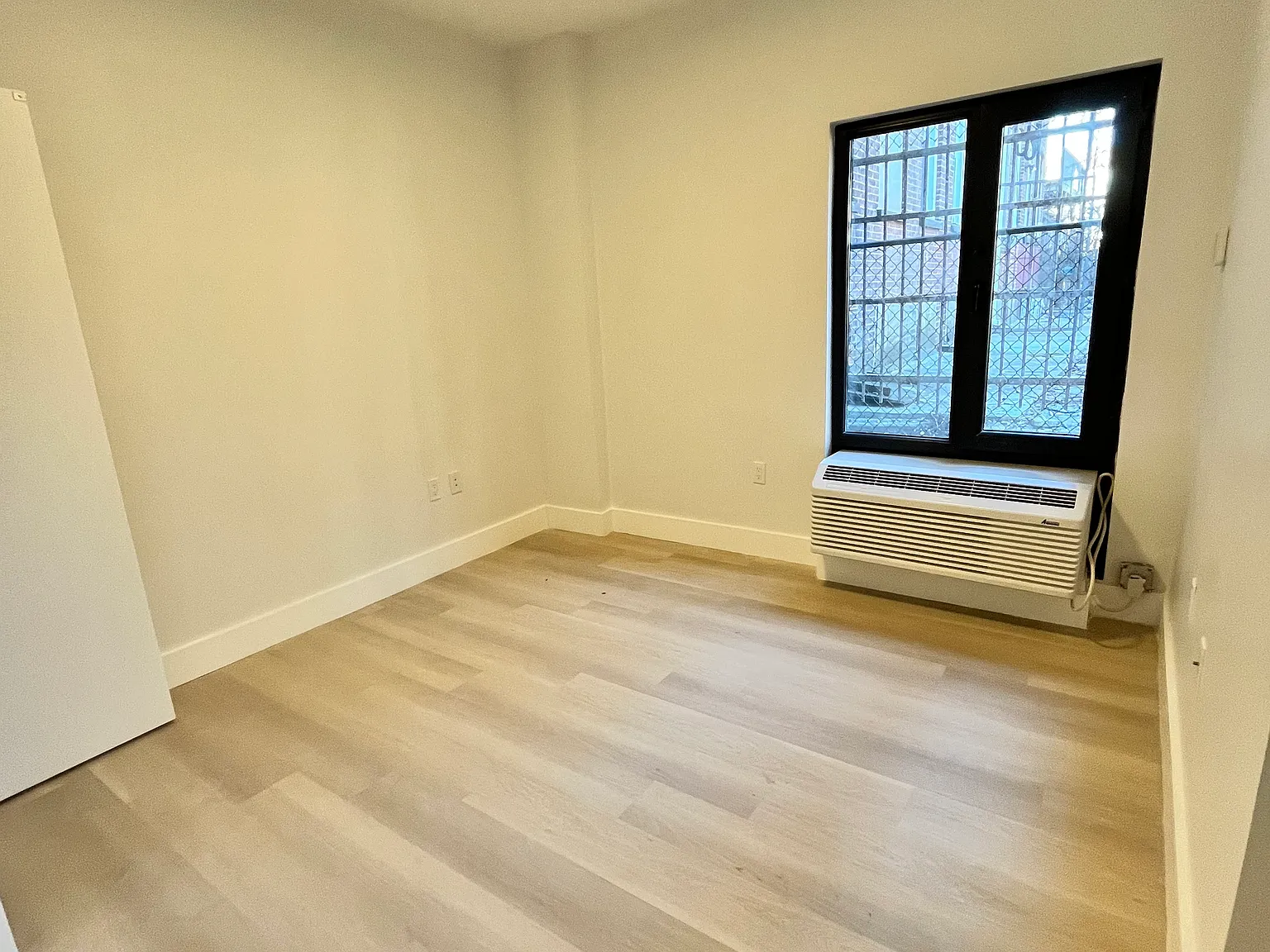3 bed, 1000 sqft, $2,650 — Photo 4