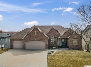 8205 Molokai Dr, Papillion, NE 68046