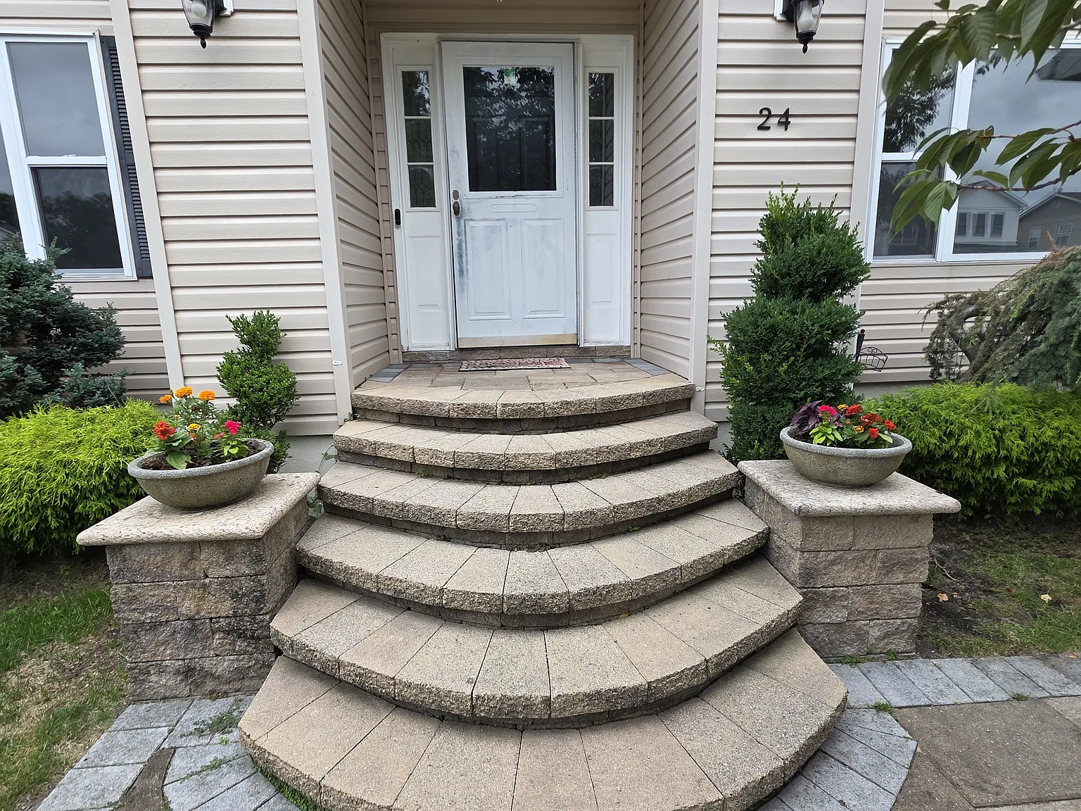 5 bed, 3.5 bath, 2384 sqft, $4,275 — Photo 3