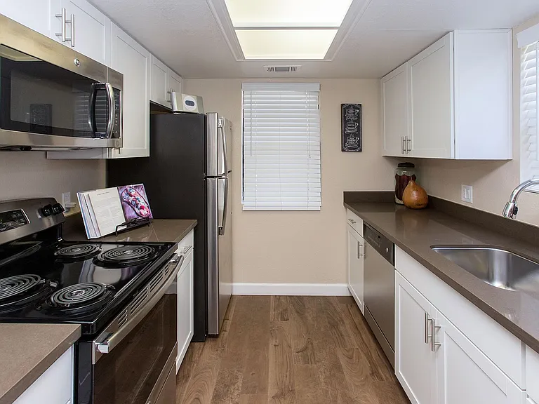 The Pointe Apartment Homes — Photo 18