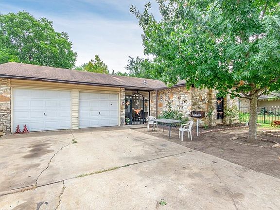2nd image of 4705 Bayside Dr
