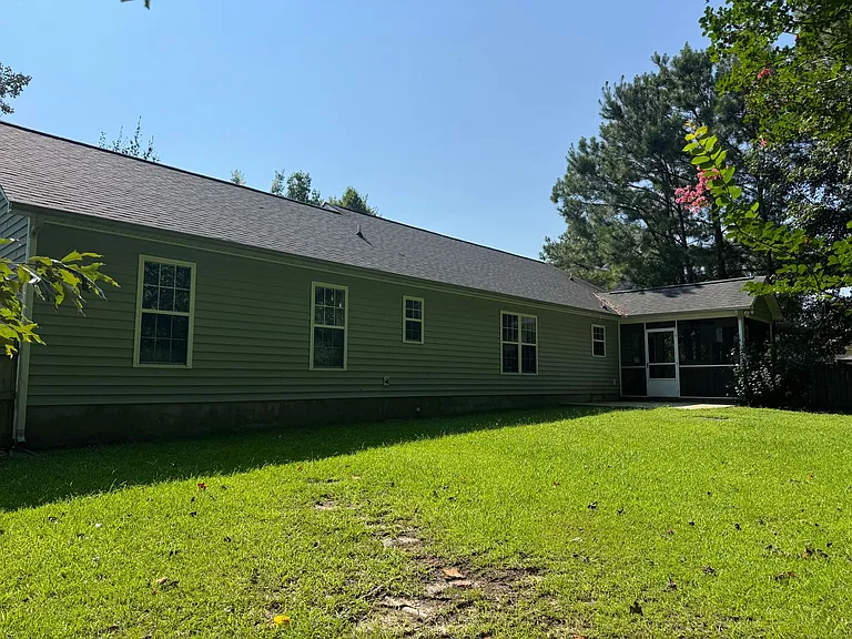 105 Farina Dr — Photo 21