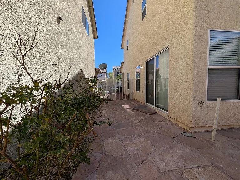 134 Cosmos Ct — Photo 17
