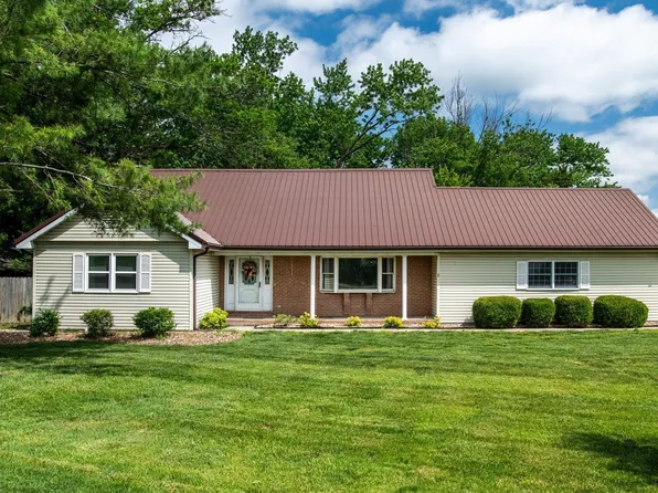 1200 Aurelia Dr, Marion, IL 62959