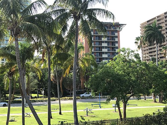3rd image of 2951 S Bayshore Dr #211