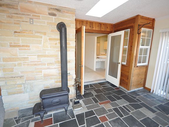 3rd image of 11 Cedarwood Ct