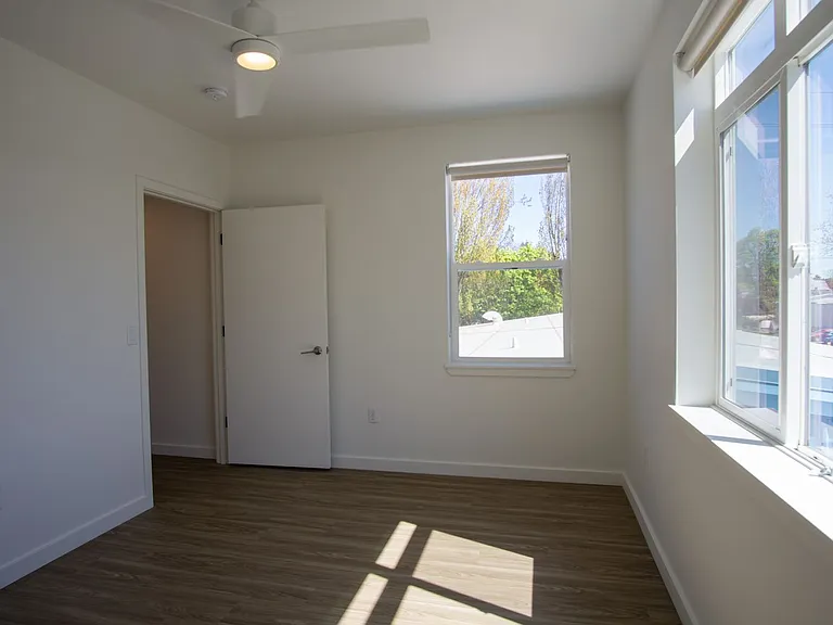 2320 N Vancouver Ave #203 — Photo 9
