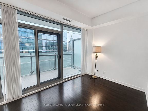 3rd image of 14 York St #4309