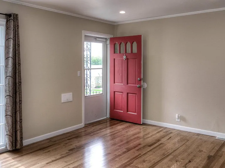 4916 Hickory St — Photo 4