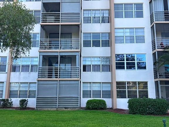 3rd image of 1300 Saint Charles Pl APT 202