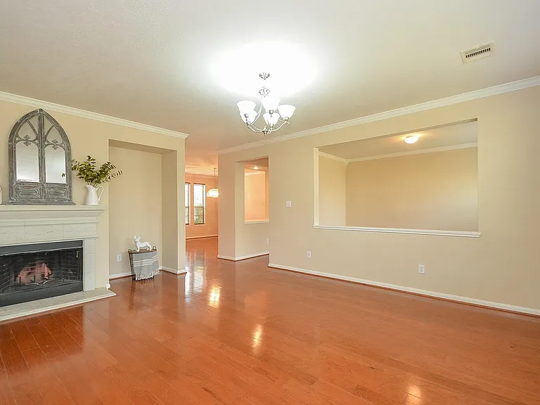 2410 Crossmill Ln — Photo 8