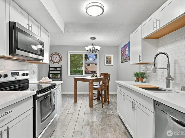 7340 NE 142nd Place Unit A, Kirkland, WA 98034