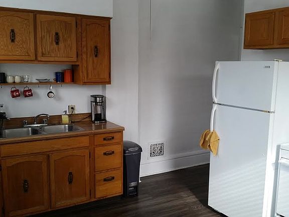 Kitchen/no dishwasher