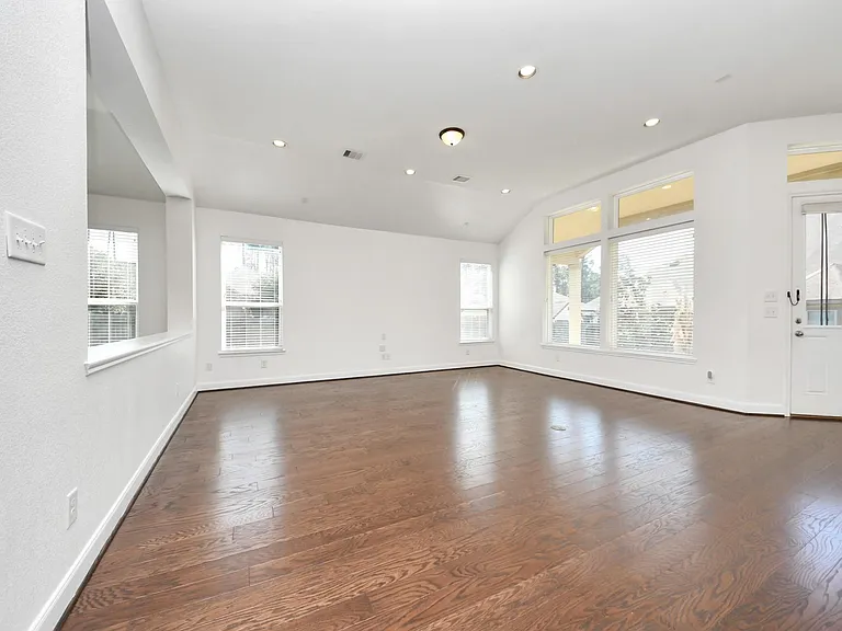 1947 Parnevik Pl — Photo 33