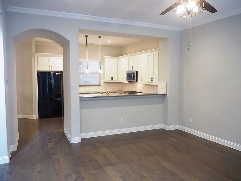 4129 Broadway Ave — Photo 7