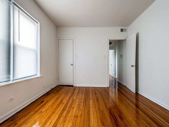 3rd image of 1123 N Lawler Ave #4516