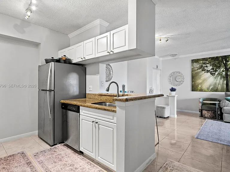 17145 N Bay Rd #4502 — Photo 8