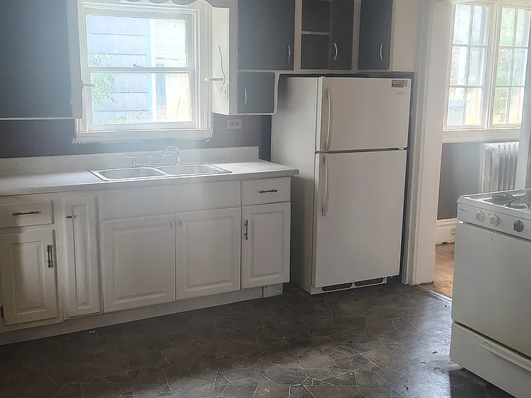 1062 Broadway Ave NW — Photo 7