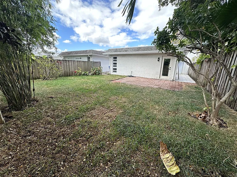 814 SW 12th Pl — Photo 26
