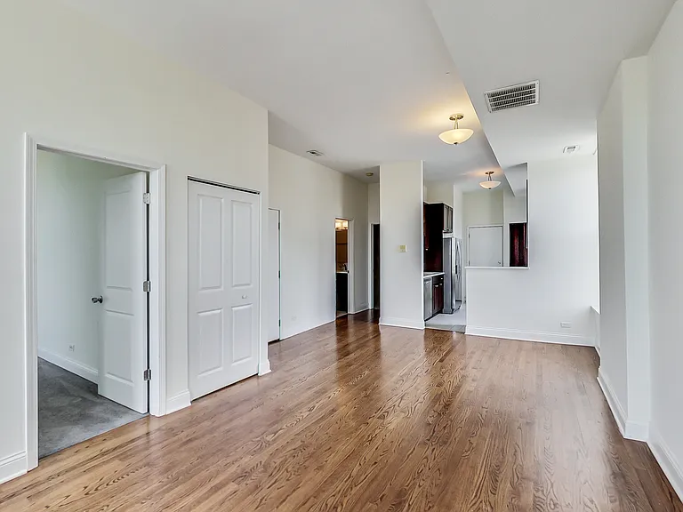 1701 N Sheffield Ave #201 — Photo 4