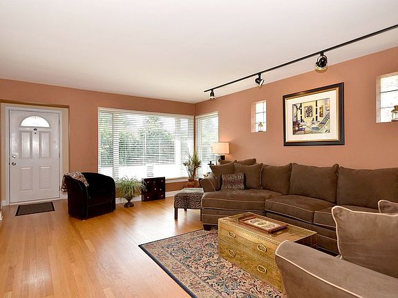 5th image of 4723 N Nagle Ave