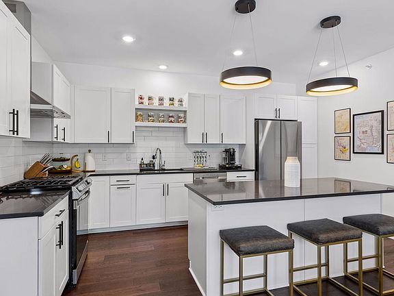 4th image of 4745 Minnehaha Ave #304