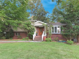 331 Meadowbrook Rd, Wyckoff, NJ 07481