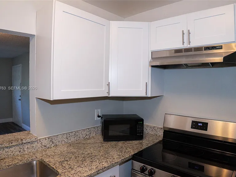 4240 Woodside Dr #4 — Photo 11