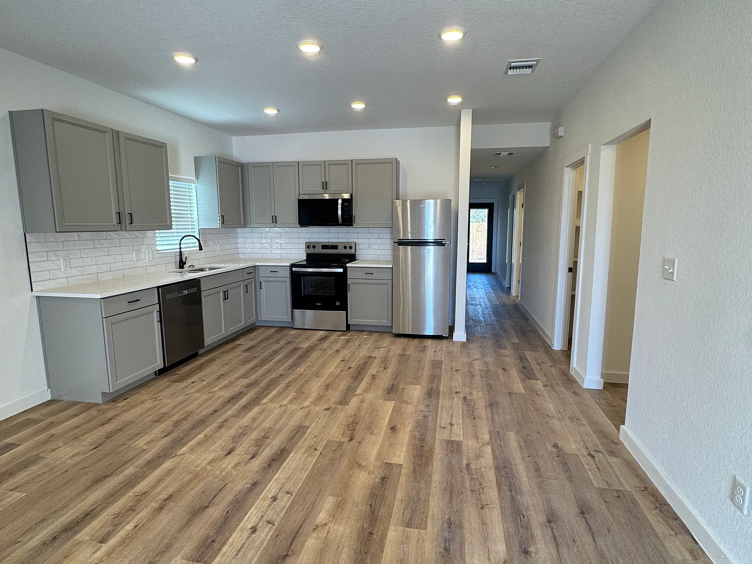 3 bed, 1248 sqft, $1,850 — Photo 3