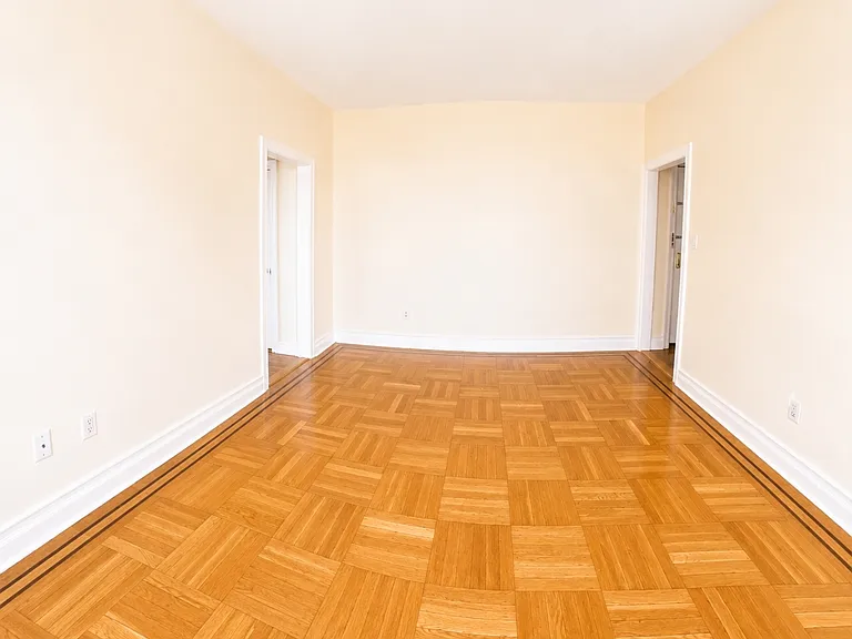 3401 Parsons Blvd #B4 — Photo 2