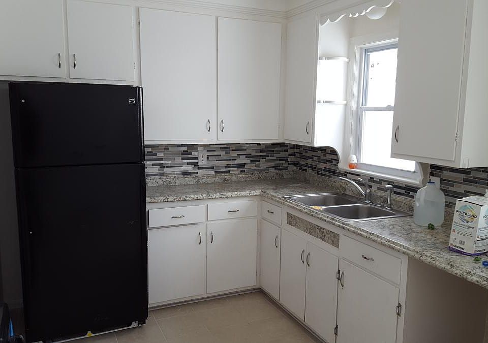 1st image of 27125 Forestview Ave