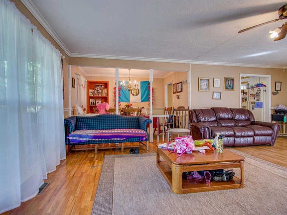 4th image of 217 Joslin Ave