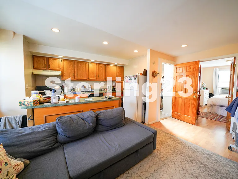 21-50 29th St #2 — Photo 2