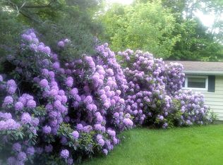 8436 Chagrin Mills Rd, Novelty, OH 44072