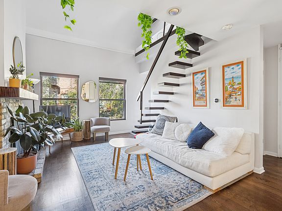 2nd image of 815 W Cuyler Ave #3