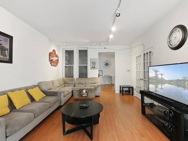 2434 N Burling St #1 — Photo 20