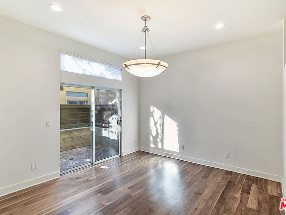5th image of 11815 Laurelwood Dr Unit 4