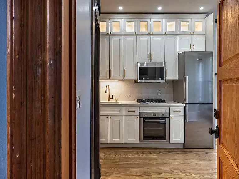 409 Madison St #2R — Photo 9