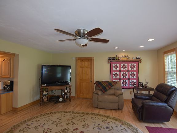 3rd image of 308 Pleasant Ave