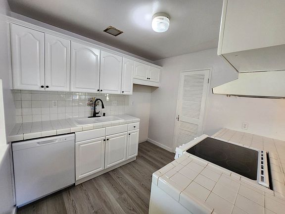 3rd image of 13521 Phillippi Ave