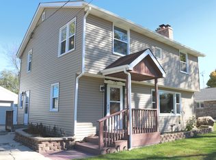 112 E Tyler St, Oswego, IL 60543