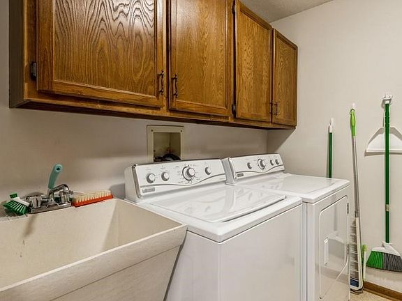 3rd image of 4841 Woodland Ave Unit 5
